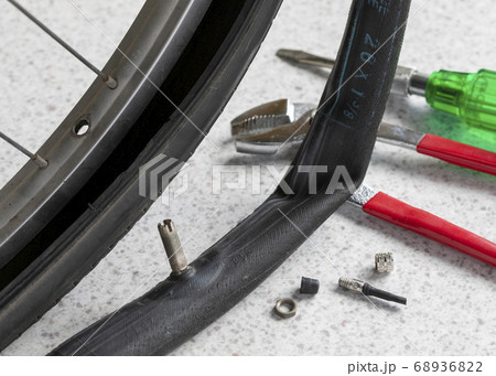 自転車 パンクの修理 自転車 パンクの修理 68936822