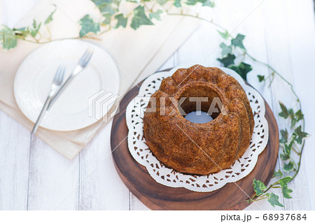 クグロフ型で焼いたバナナケーキ 68937684