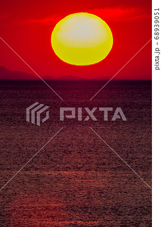落日の写真素材 [68939051] - PIXTA