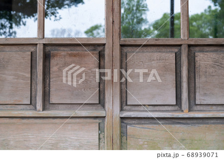 窓 ウィンドウズ 扉 68939071