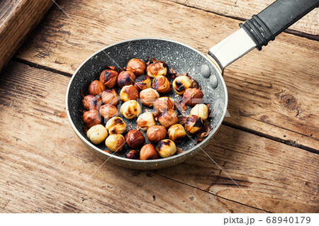 Unshelled fried hazelnut Unshelled fried hazelnut 68940179