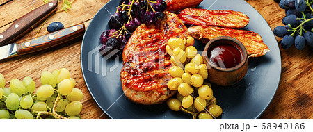 Sliced grilled chicken breast Sliced grilled chicken breast 68940186