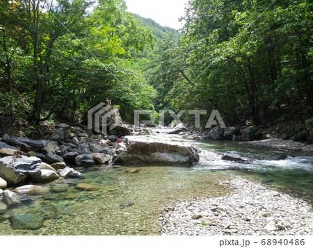 谷 風景 夏 68940486