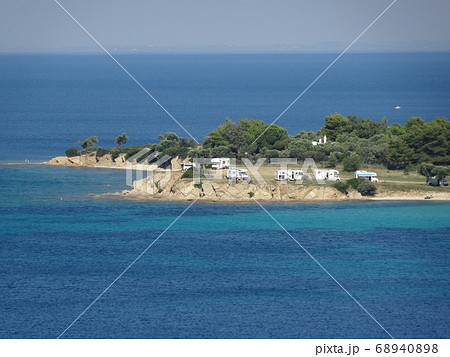 ギリシャの夏とエメラルドグリーンの地中海24 68940898