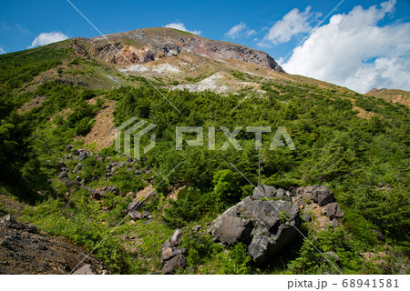 登山道より一切経山を望む 登山道より一切経山を望む 68941581