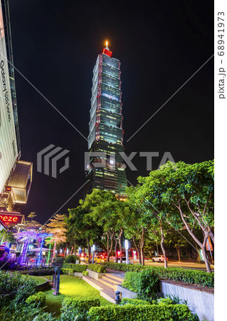 view of Taipei 101 skyscrapers in Taipei, Taiwan. the Xinyi District is a prime shopping area in Taipei, anchored by a number of department stores and malls. 68941973