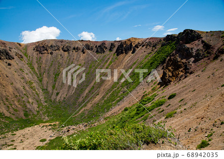 吾妻小富士の火口散策 68942035