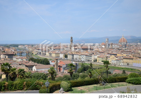 フィレンツェ ミケランジェロ広場からの眺め フィレンツェ ミケランジェロ広場からの眺め 68942832