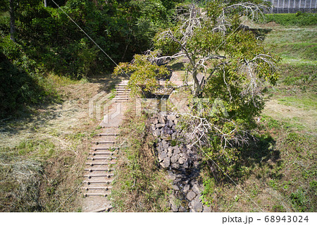薬師沢石張水路工と散策路 長野県小川村(ドローンによる空撮) 薬師沢石張水路工と散策路 長野県小川村(ドローンによる空撮) 68943024
