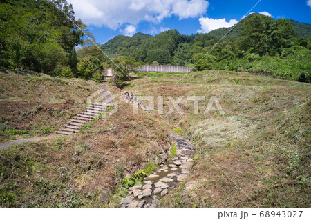 薬師沢石張水路工と散策路 長野県小川村(ドローンによる空撮) 薬師沢石張水路工と散策路 長野県小川村(ドローンによる空撮) 68943027