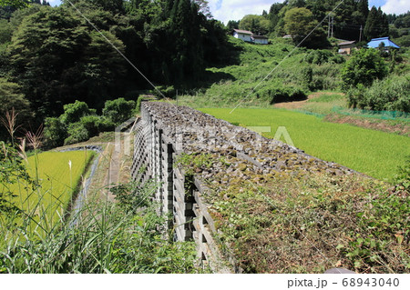 薬師沢の砂防ダムと棚田 長野県小川村 薬師沢の砂防ダムと棚田 長野県小川村 68943040