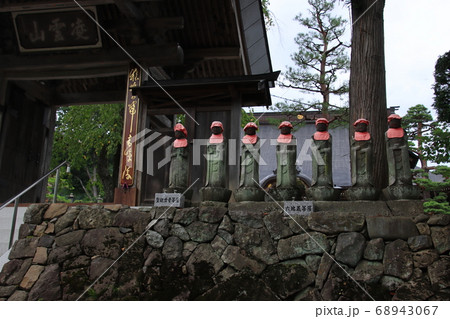 松巌寺　山門とお地蔵さん　長野市鬼無里 68943067