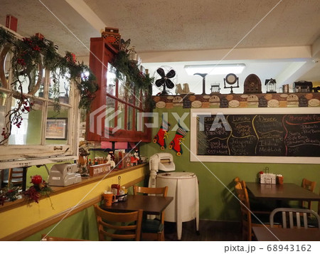 ボールダ―シティのレストランで 68943162