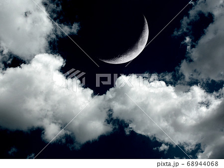 The moon in the night skyのイラスト素材 [68944068] - PIXTA