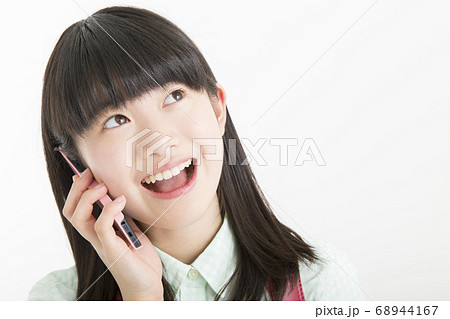 電話をする女の子の写真素材
