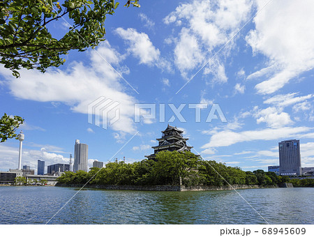 穏やかな夏の日の広島城（北西側） 68945609