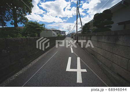 青空へと続く一本道 青空へと続く一本道 68946044