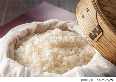 炊きたてご飯　おひつ 68947529