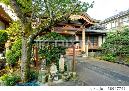 東京都港区三田の玉鳳寺の化粧地蔵尊 68947741