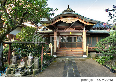 東京都港区三田の玉鳳寺の化粧地蔵尊 68947748