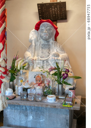 東京都港区三田の玉鳳寺の化粧地蔵尊 68947755