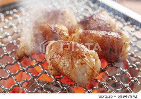 ホルモン 網焼き 炙り ホルモン 網焼き 炙り 68947842