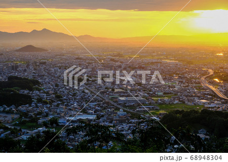 奈良盆地の夕景(奈良県桜井市) 奈良盆地の夕景(奈良県桜井市) 68948304