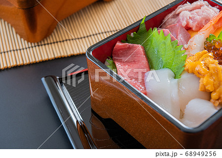 海鮮丼 重箱イメージ 海鮮丼 重箱イメージ 68949256
