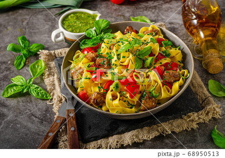 Chinese noodles with pork meat and herbs Chinese noodles with pork meat and herbs 68950513