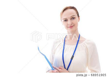 笑顔の若いビジネスウーマン 68951905