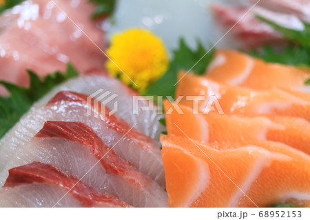 刺身盛り合わせ 68952153