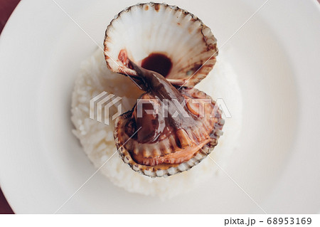 Thai streamed cockle on top of cooked white rice. 68953169