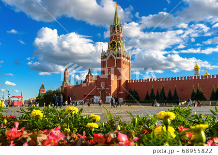 Moscow Kremlin on Red Square in summer, Russia. Moscow Kremlin on Red Square in summer, Russia. 68955822
