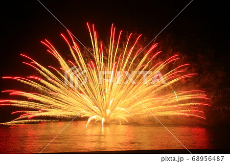 【三重県】熊野大花火大会の海上自爆。水上花火。 68956487