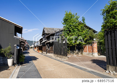 岐阜県　川原町の古い町並み   68957516
