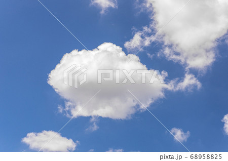 青空と雲の背景素材の写真素材 6585