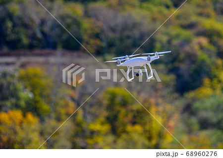 Drone quadcopter with high resolution digital camera Drone quadcopter with high resolution digital camera 68960276