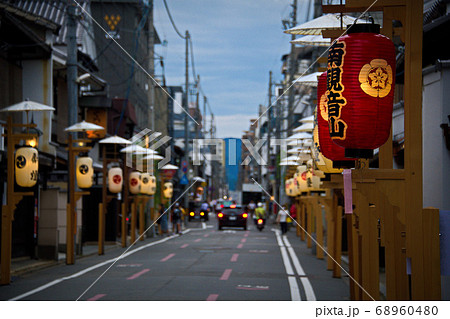 中止となった祇園祭時期の新町通り 68960480