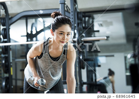 スポーツジム 女性 トレーニング スポーツジム 女性 トレーニング 68961645