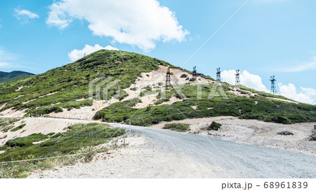 毛無峠の風景(毛無峠から毛無山と小串硫黄鉱山の索道跡を望む) 毛無峠の風景(毛無峠から毛無山と小串硫黄鉱山の索道跡を望む) 68961839