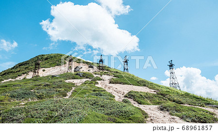毛無峠の風景(毛無峠から毛無山と小串硫黄鉱山の索道跡を望む) 毛無峠の風景(毛無峠から毛無山と小串硫黄鉱山の索道跡を望む) 68961857