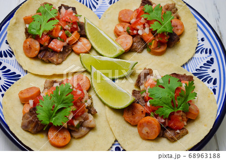 メキシコ料理のタコス 68963188