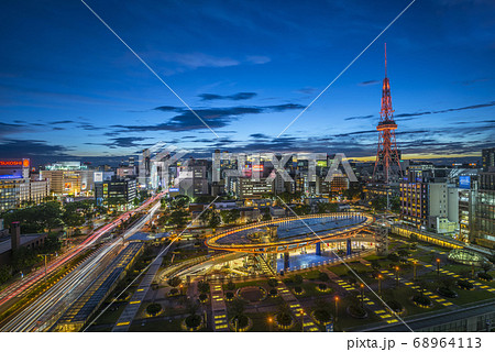 愛知県　名古屋都市風景　オアシス21　テレビ塔夕景 68964113