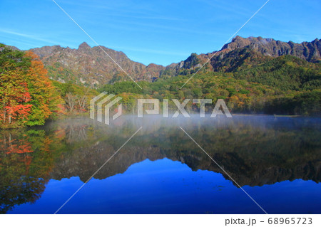 【長野県】戸隠・鏡池の紅葉 68965723