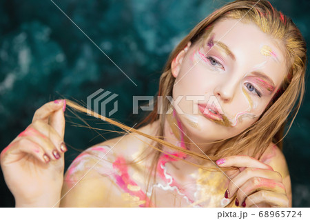 Portrait of a young nice blonde Portrait of a young nice blonde 68965724
