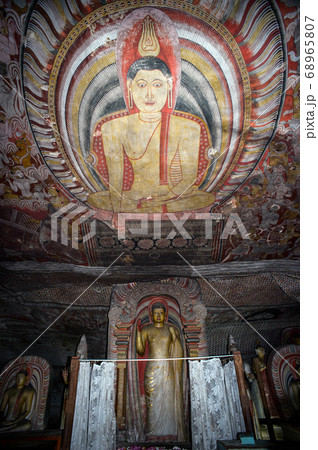 ダンブッラ石窟寺院　スリランカ 68965807