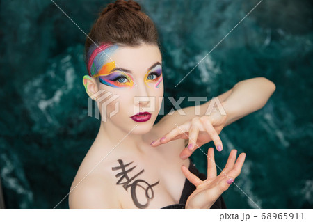 Portrait of a cute young woman Portrait of a cute young woman 68965911