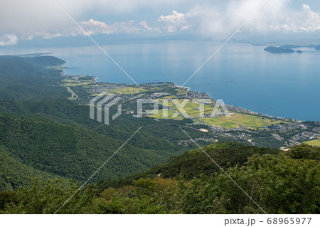 蓬莱山から見る琵琶湖と近江舞子周辺の写真素材 蓬莱山から見る琵琶湖と近江舞子周辺の写真素材