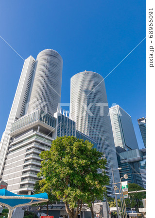 愛知_名古屋駅前の超高層ビルイメージ 68966091