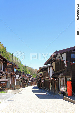 中山道　奈良井宿の町並み 68966558